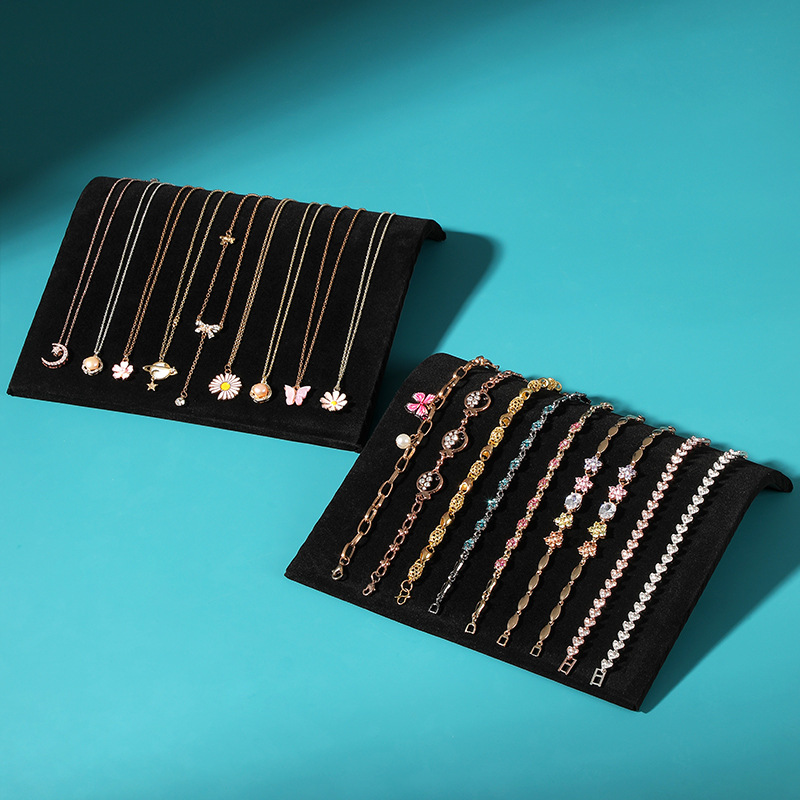 Jewelry Stores With Watches - Baki pajangan perhiasan beludru hitam, tempat
