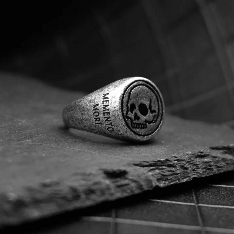 2025 Memento Mori Cincin Baja  - Mens Signet Ring ulasan dan harga