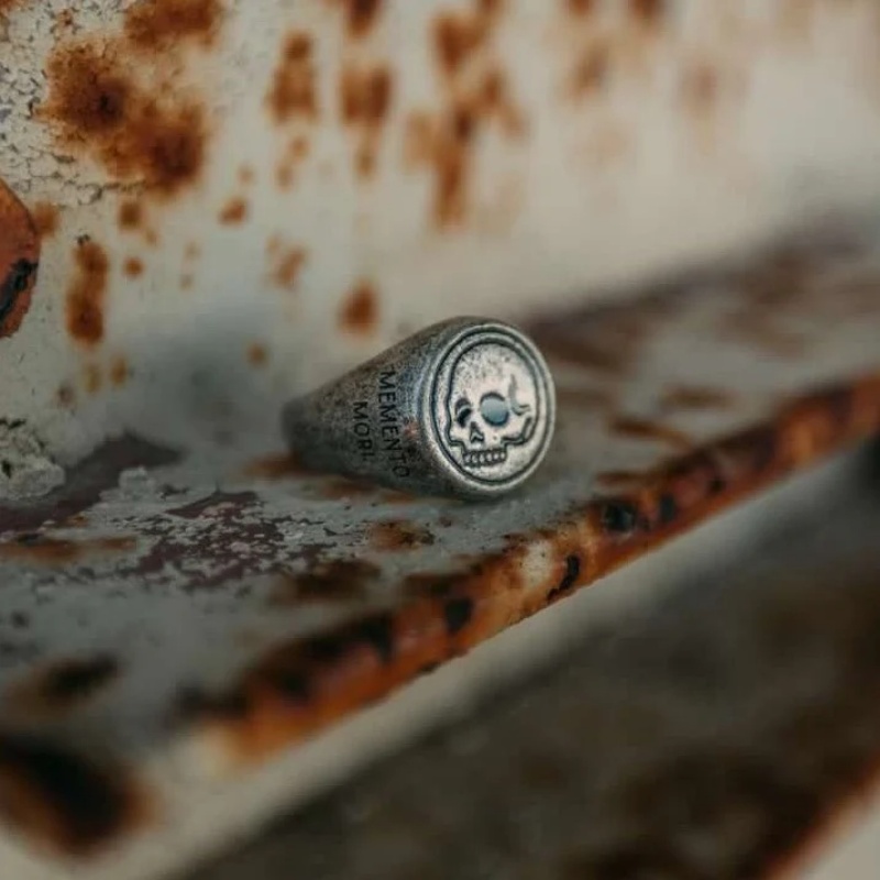 2025 Memento Mori Cincin Baja  - Mens Signet Ring ulasan dan harga