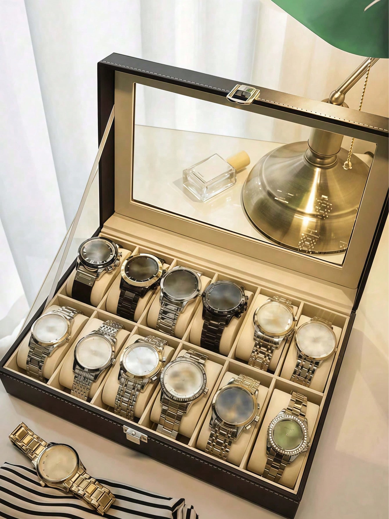 Kotak Jam Tangan Kulit dengan  - Watch Display Box ulasan dan harga